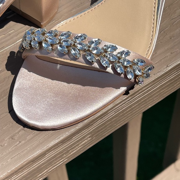 Jewel BADGLEY MISCHKA Bronwen Embellished
Evening Shoe *brand new - never worn* - Picture 4 of 5